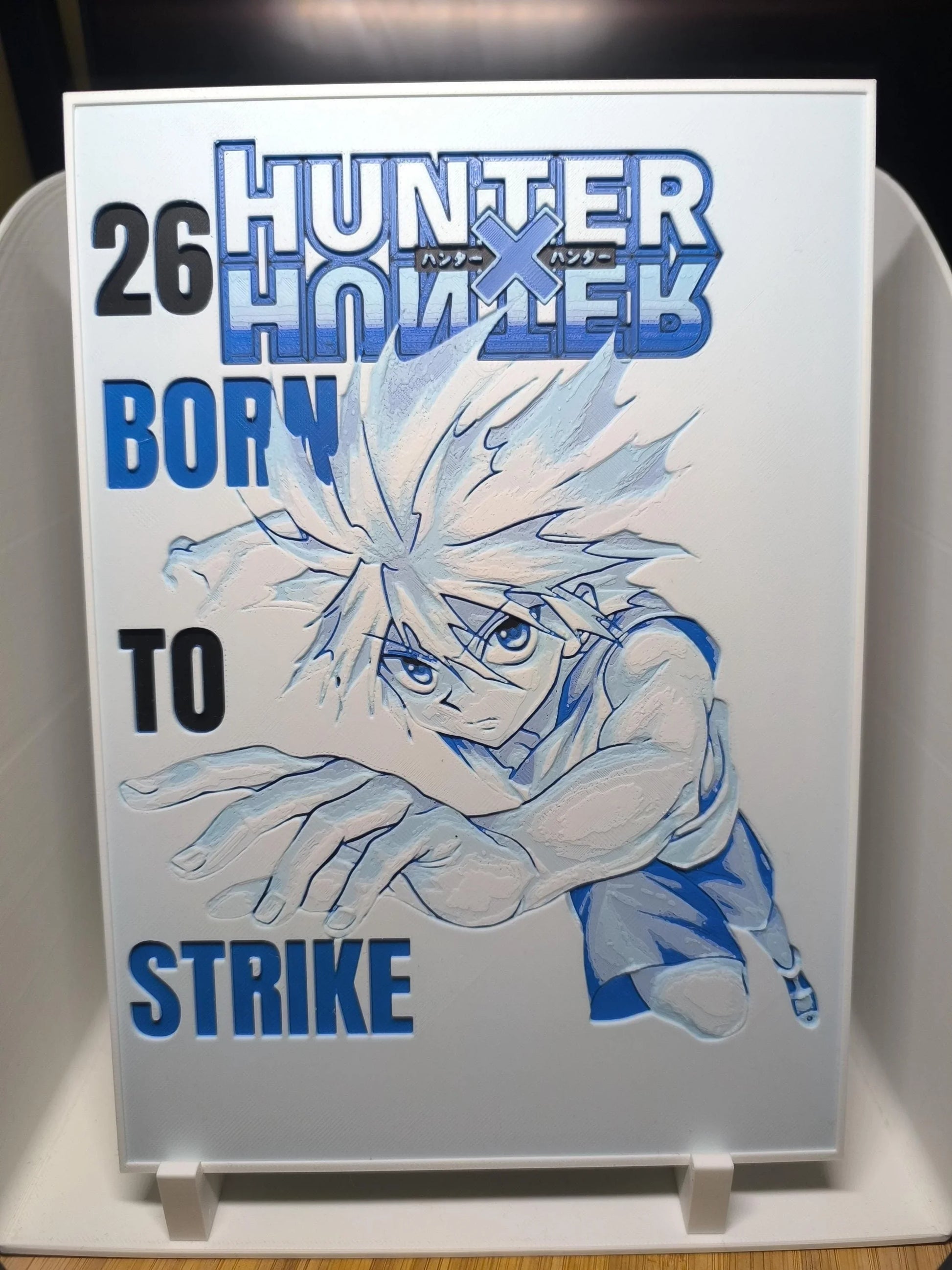 Illustration bleue de Gon dans Hunter x Hunter avec texte Born to Strike et numéro 26
