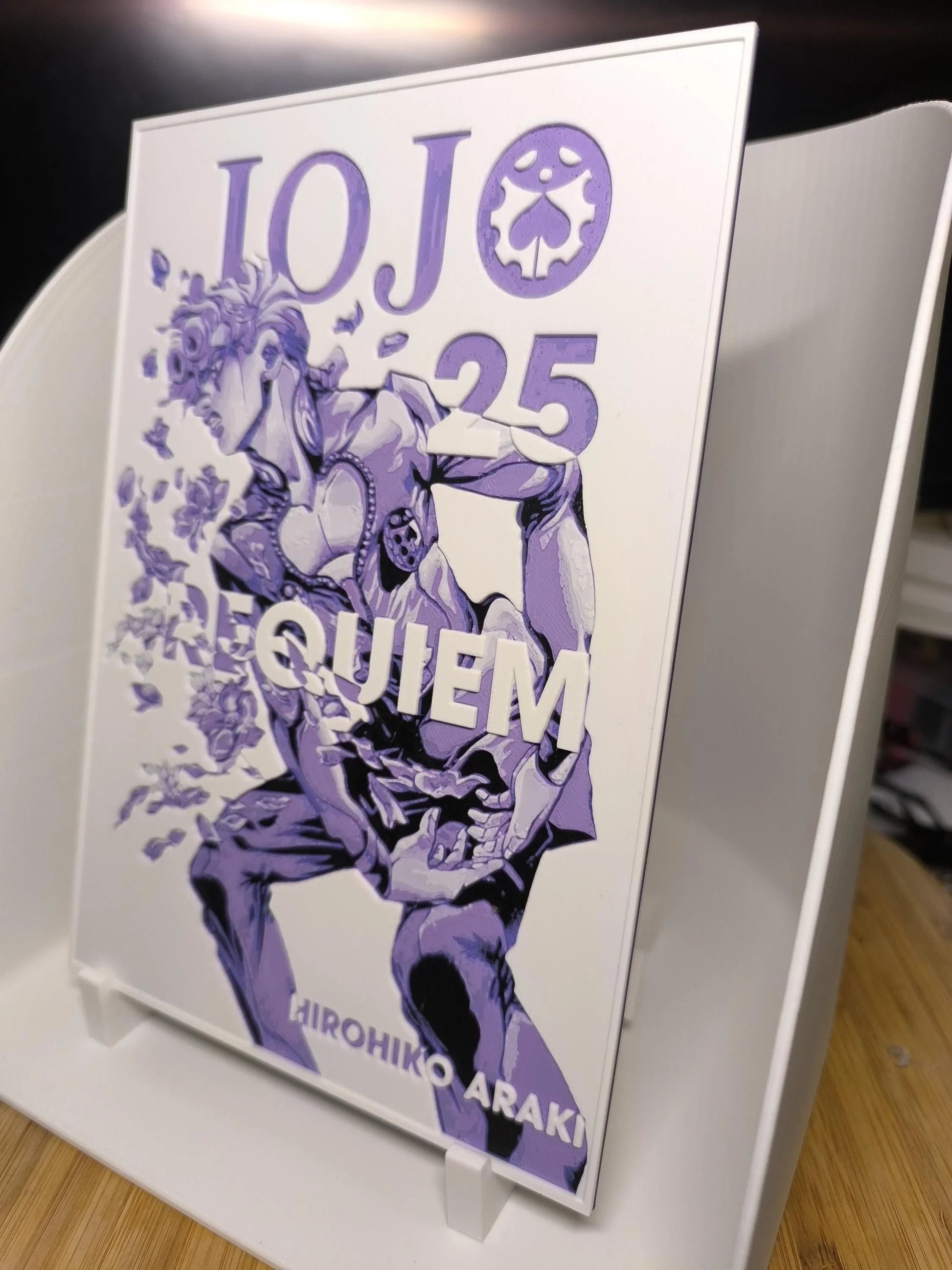 Livre manga JoJo 25 Requiem par Hirohiko Araki, couverture violette et blanche art stylisé