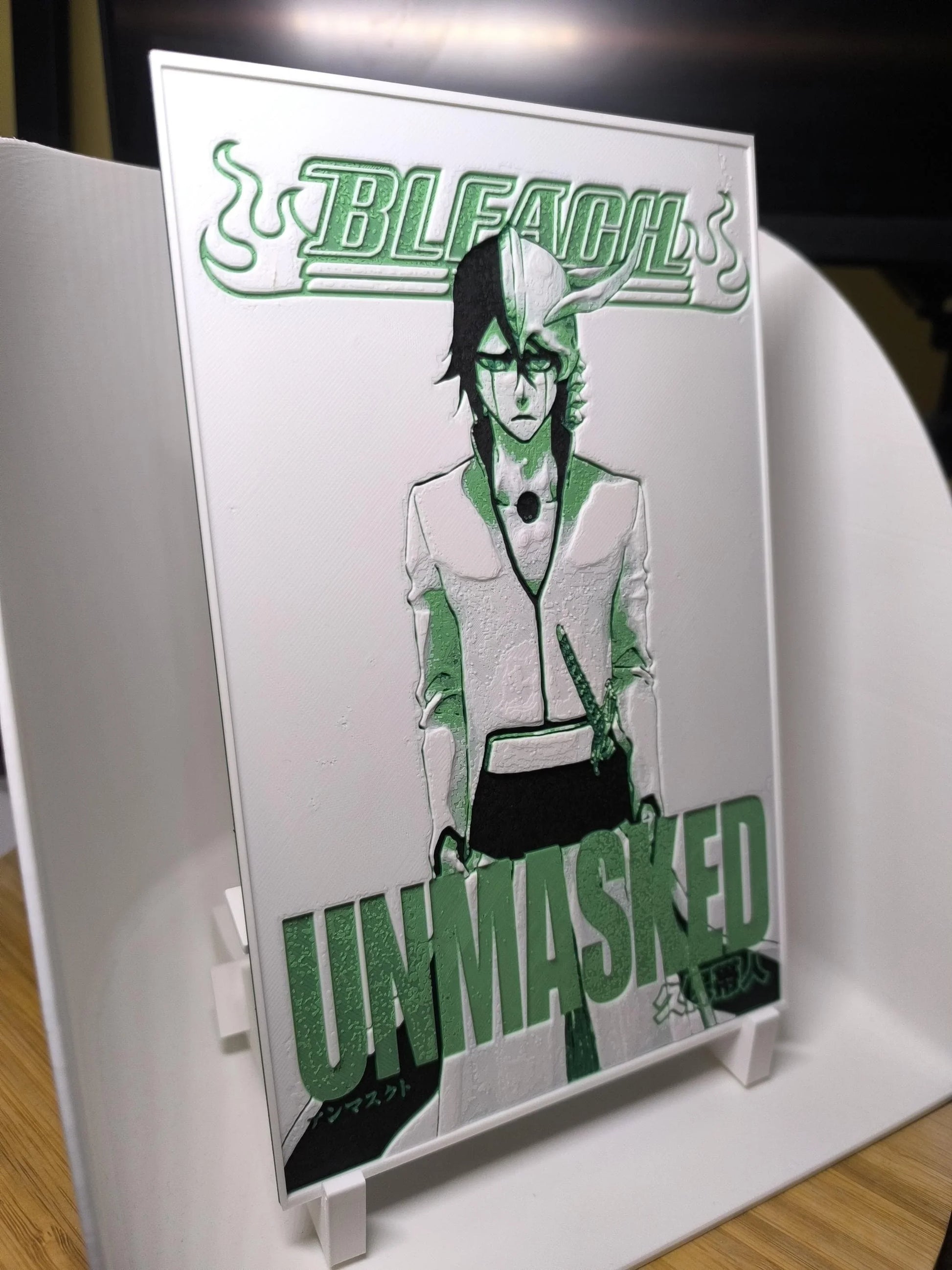 Affiche en relief de personnage masqué de l'anime Bleach avec titre UNMASKED vert