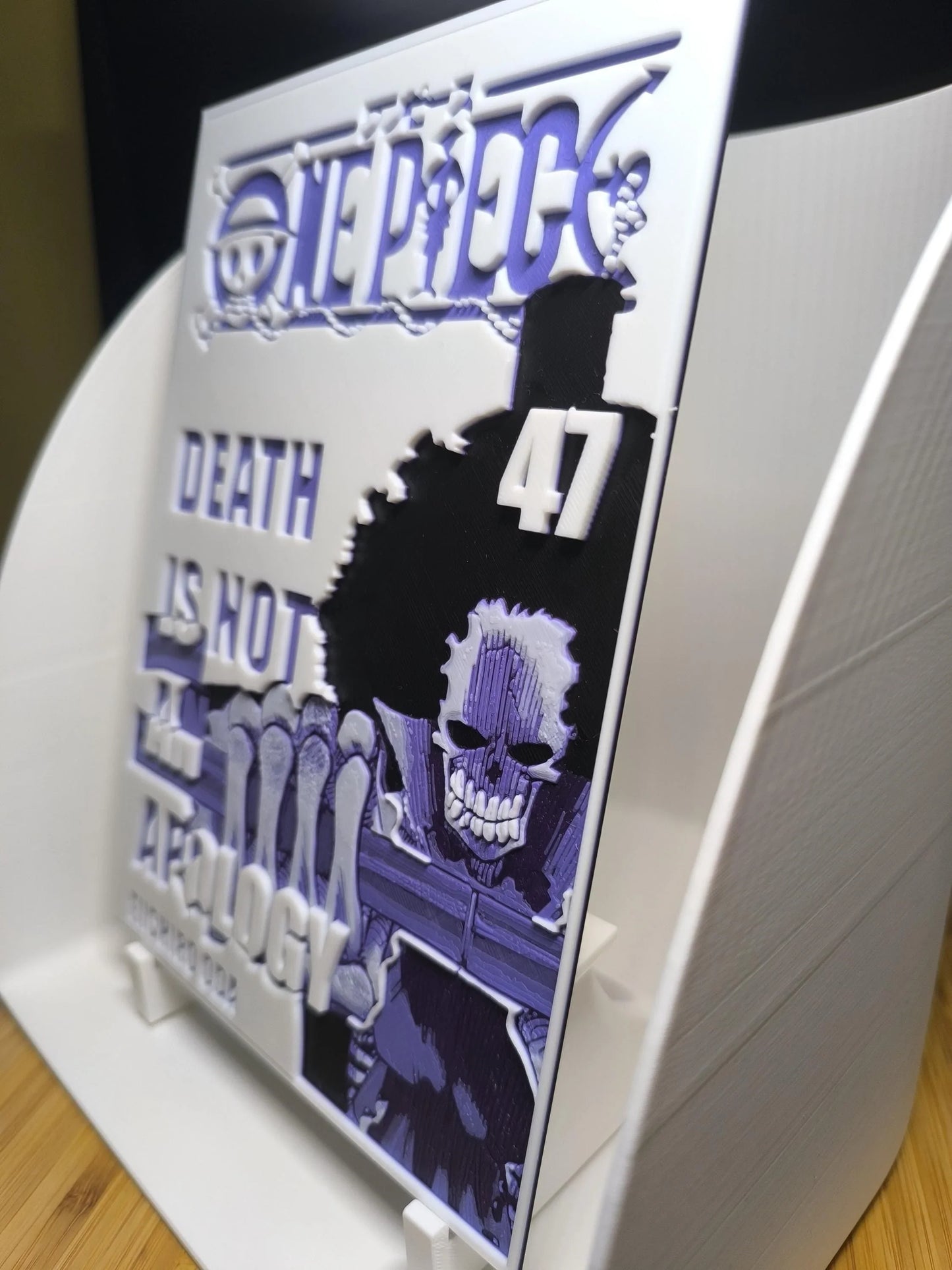 Plaque décorative One Piece avec texte 'Death is not a technology' et silhouette de personnage noir