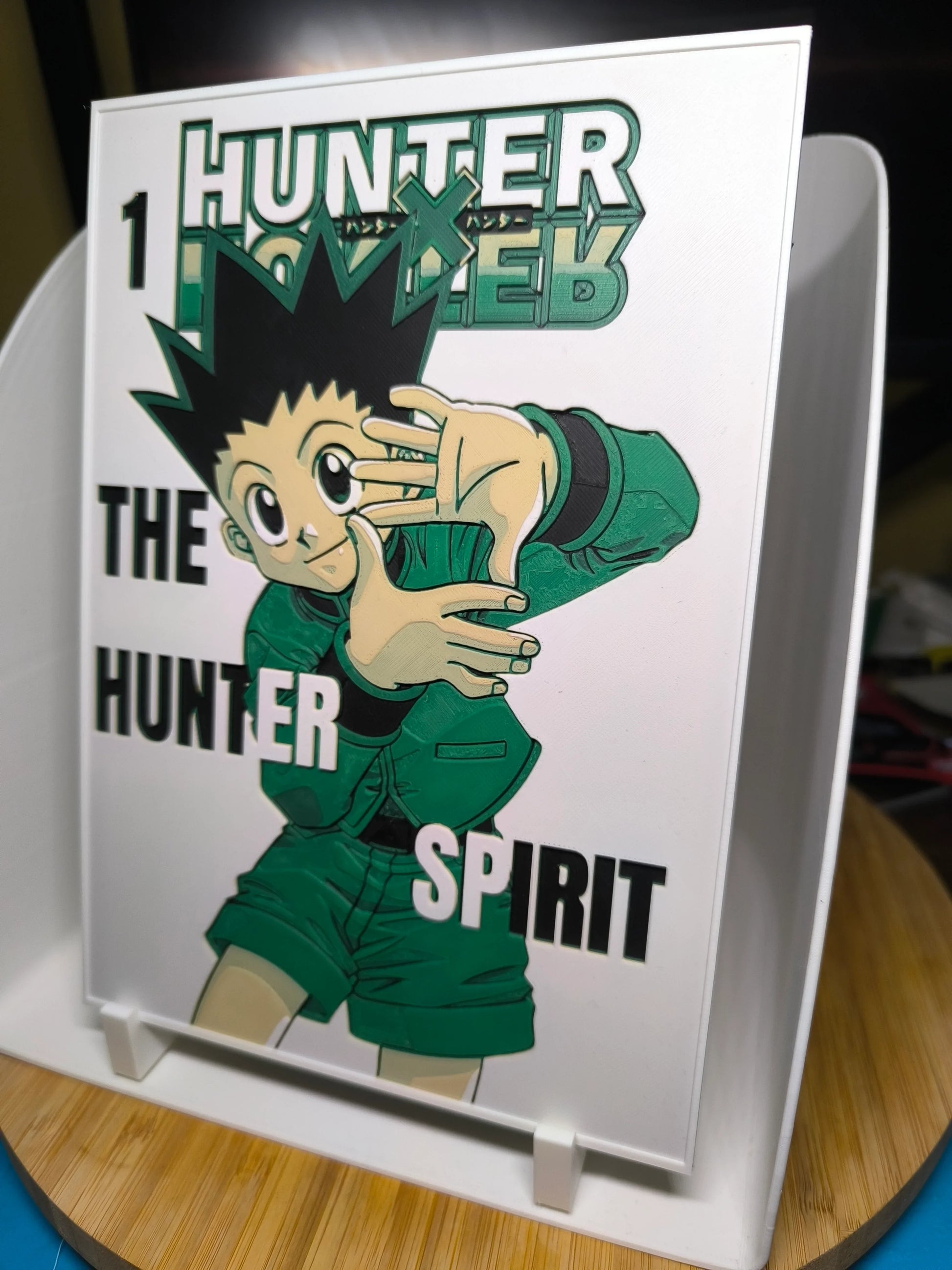 Couverture manga Hunter x Hunter numéro 1 avec personnage principal en uniforme vert posant