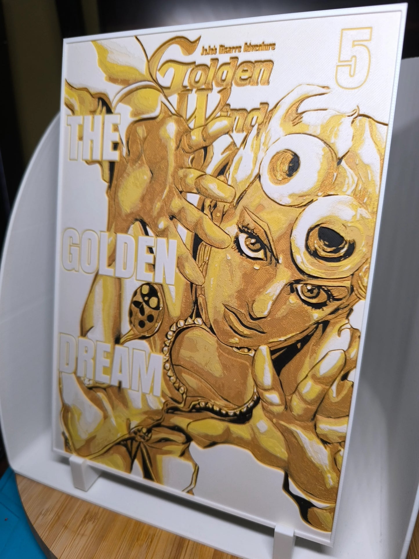 Couverture du manga Golden Wind tome 5 avec illustration dorée d'un personnage féminin aux yeux expressifs
