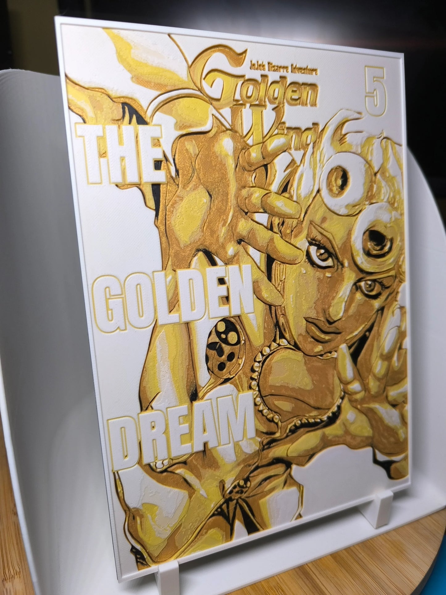 Illustration dorée du personnage The Golden Dream avec un style manga et un effet texturé