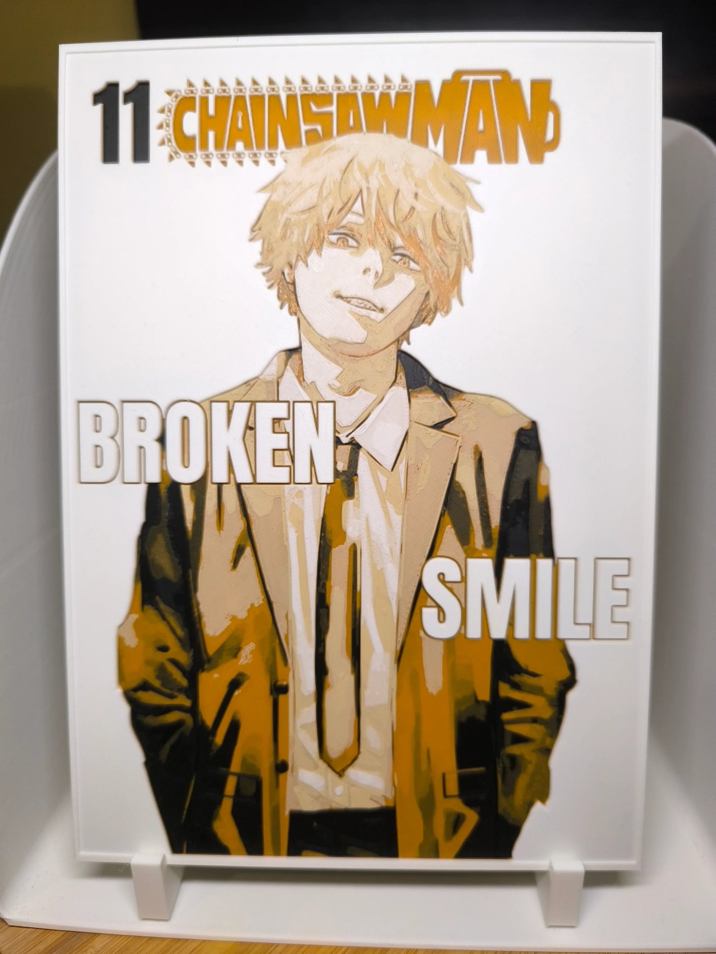 Manga Chainsaw Man vol.11 couverture avec personnage en costume beige et texte Broken Smile