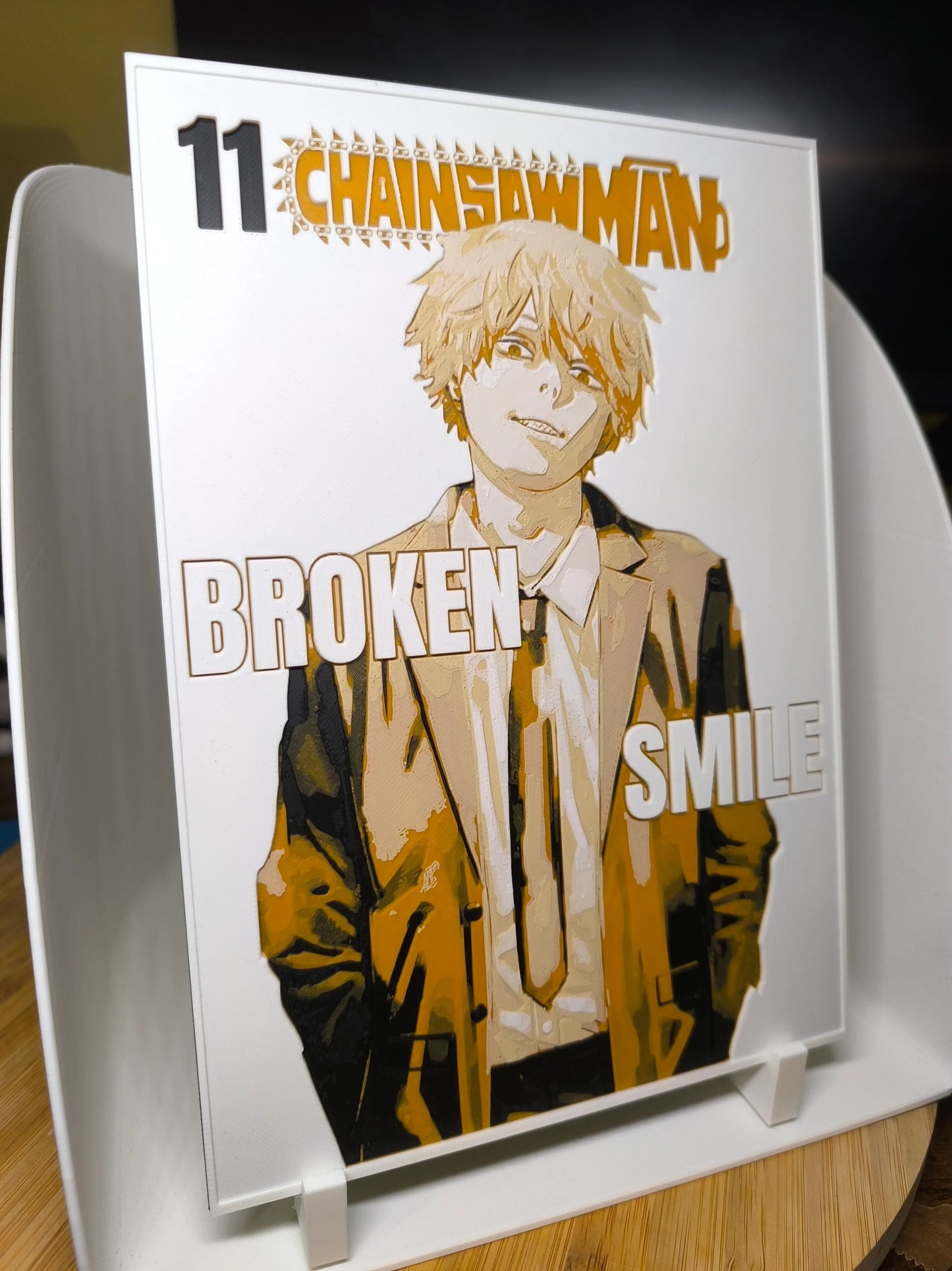 Couverture du manga Chainsaw Man tome 11 avec illustration d'un personnage en costume et titre Broken Smile