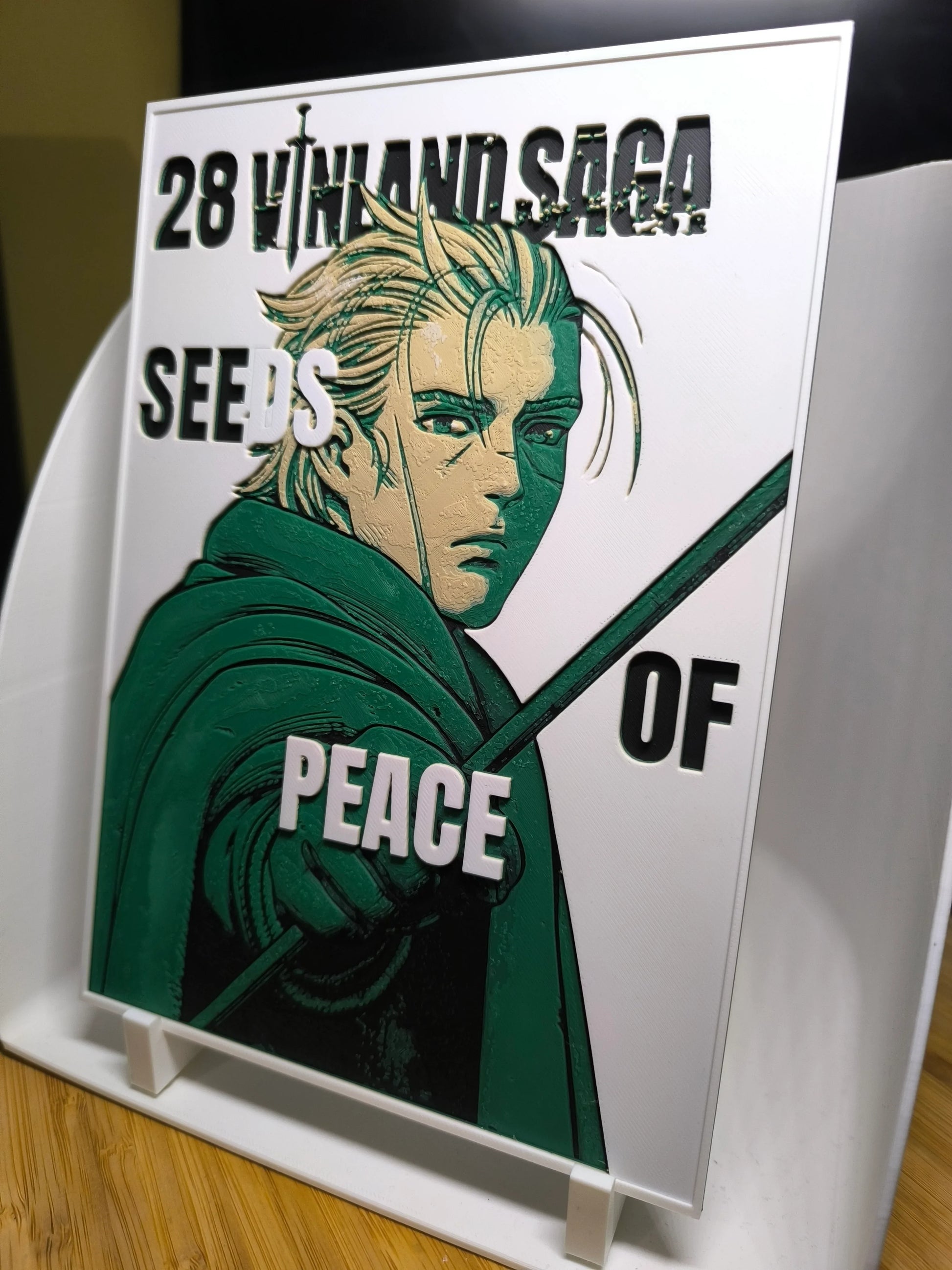 Illustration de personnage anime avec épée et texte 28 Windsaga Seeds of Peace sur support