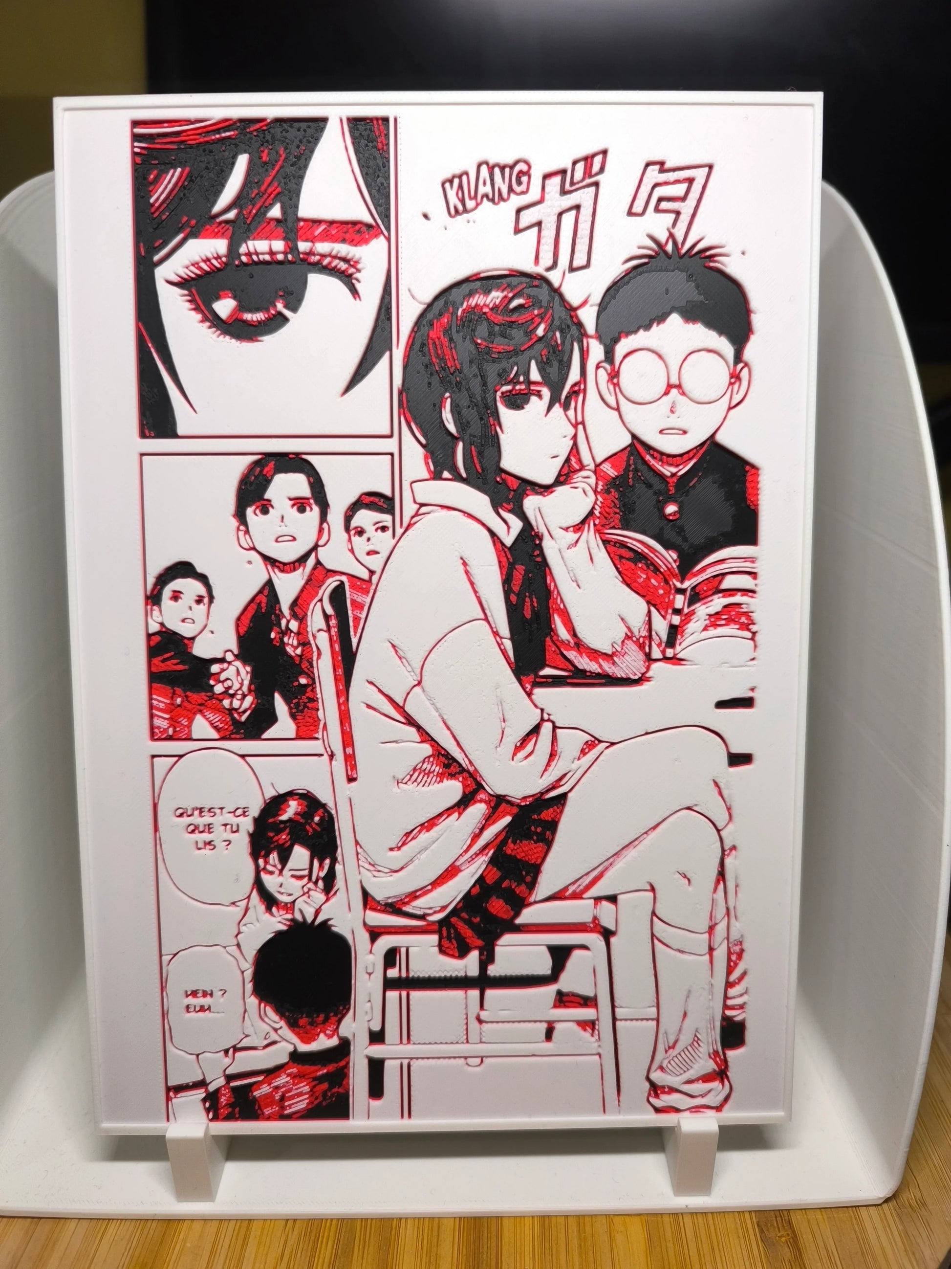 Tableau manga noir rouge blanc montrant personnages dans une scène scolaire, pose et expressions variées