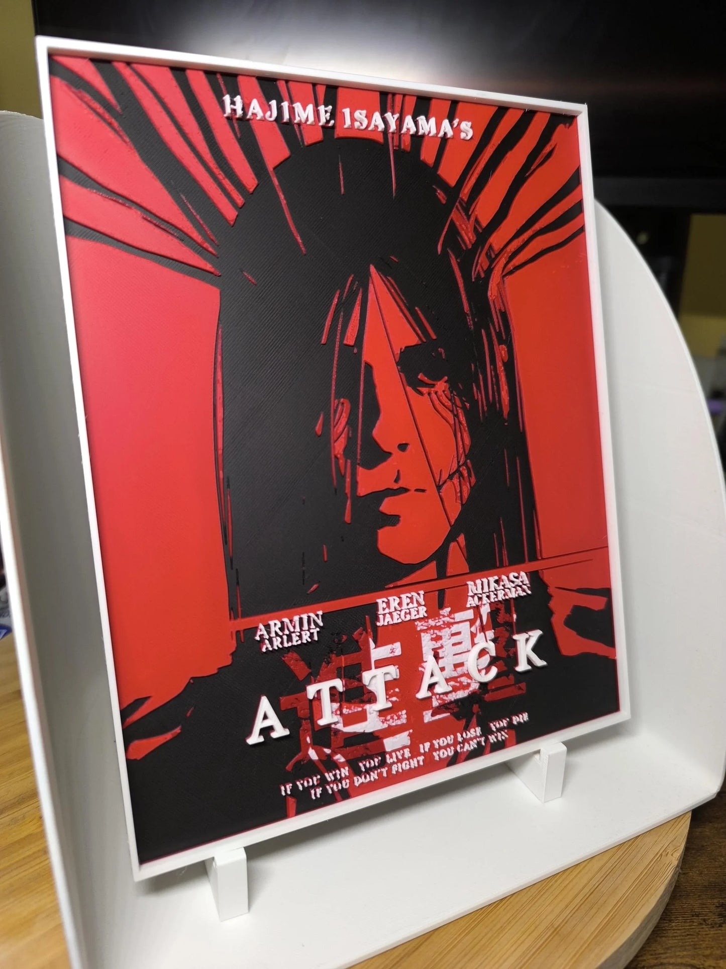 Affiche encadrée rouge et noire avec illustration visage sombre style manga d'Attack on Titan